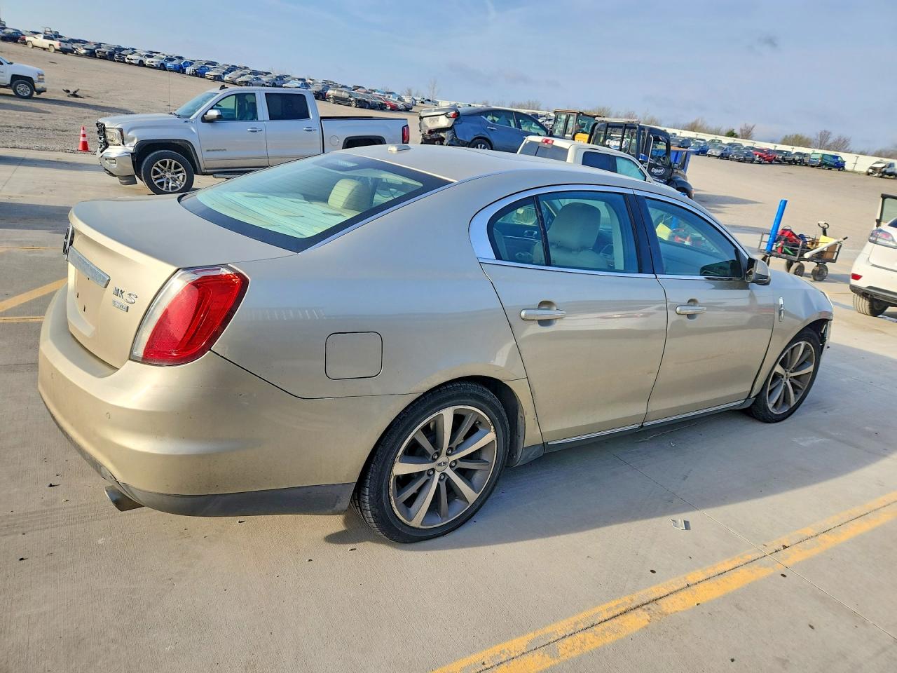2010 LINCOLN MKS photo 5