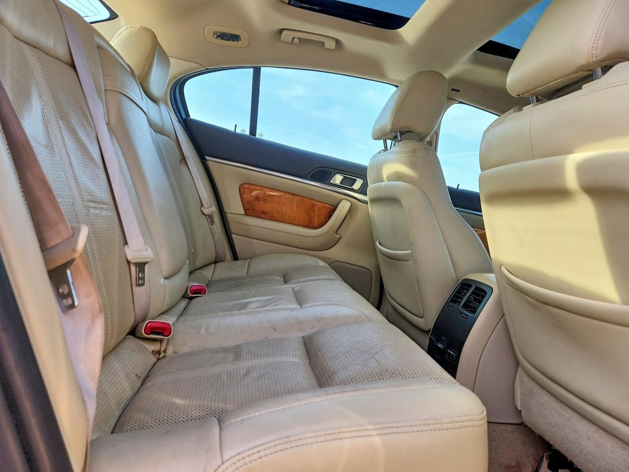 2010 LINCOLN MKS photo 19