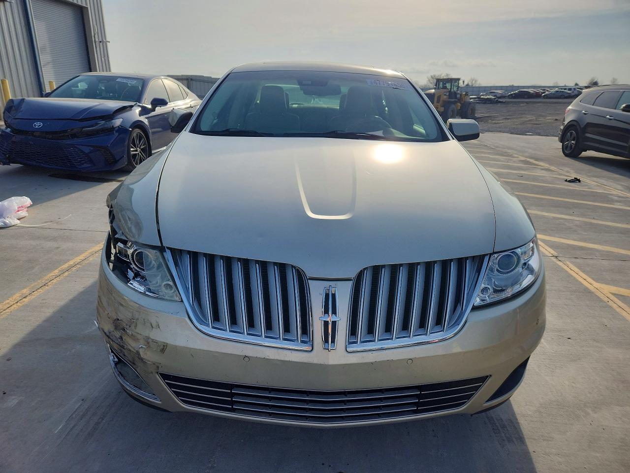 2010 LINCOLN MKS photo 9