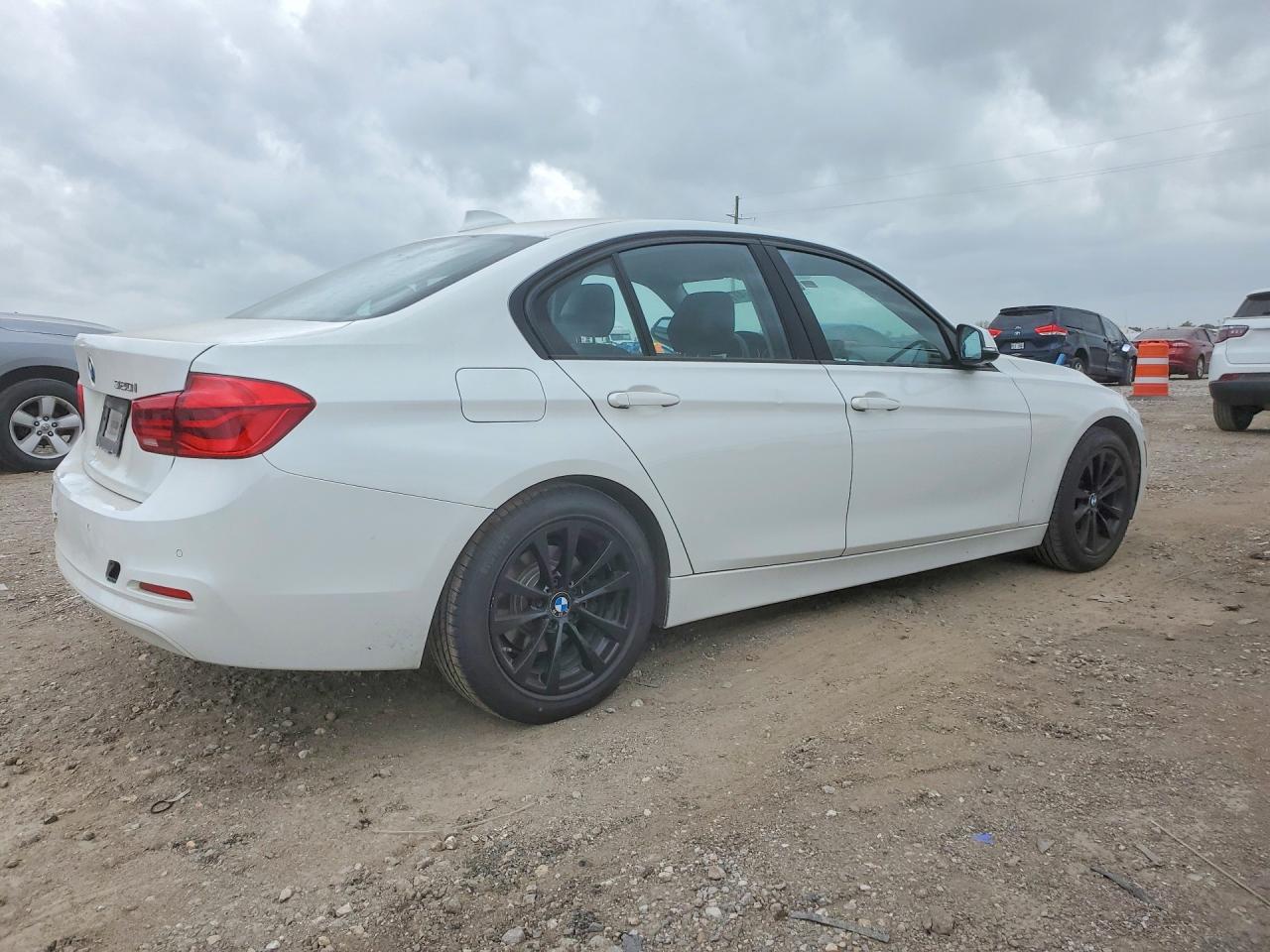 2017 BMW 320 I photo 3