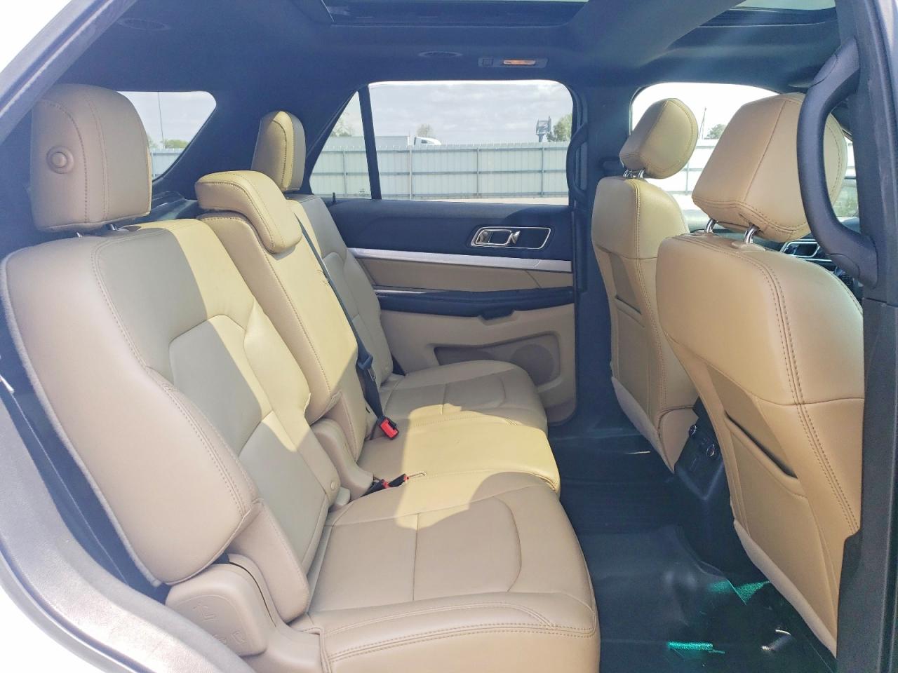 2017 FORD EXPLORER XLT photo 31