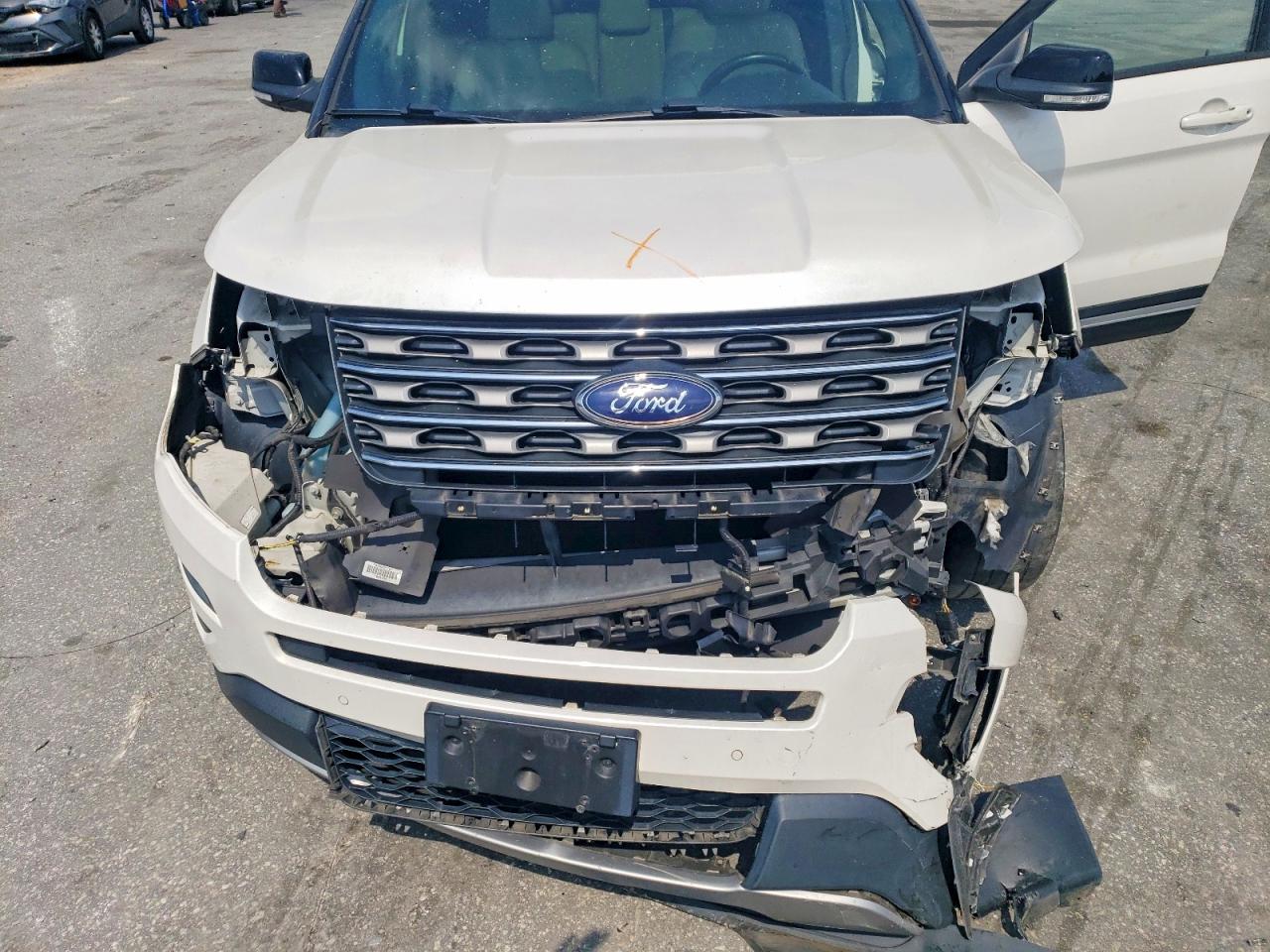 2017 FORD EXPLORER XLT photo 34