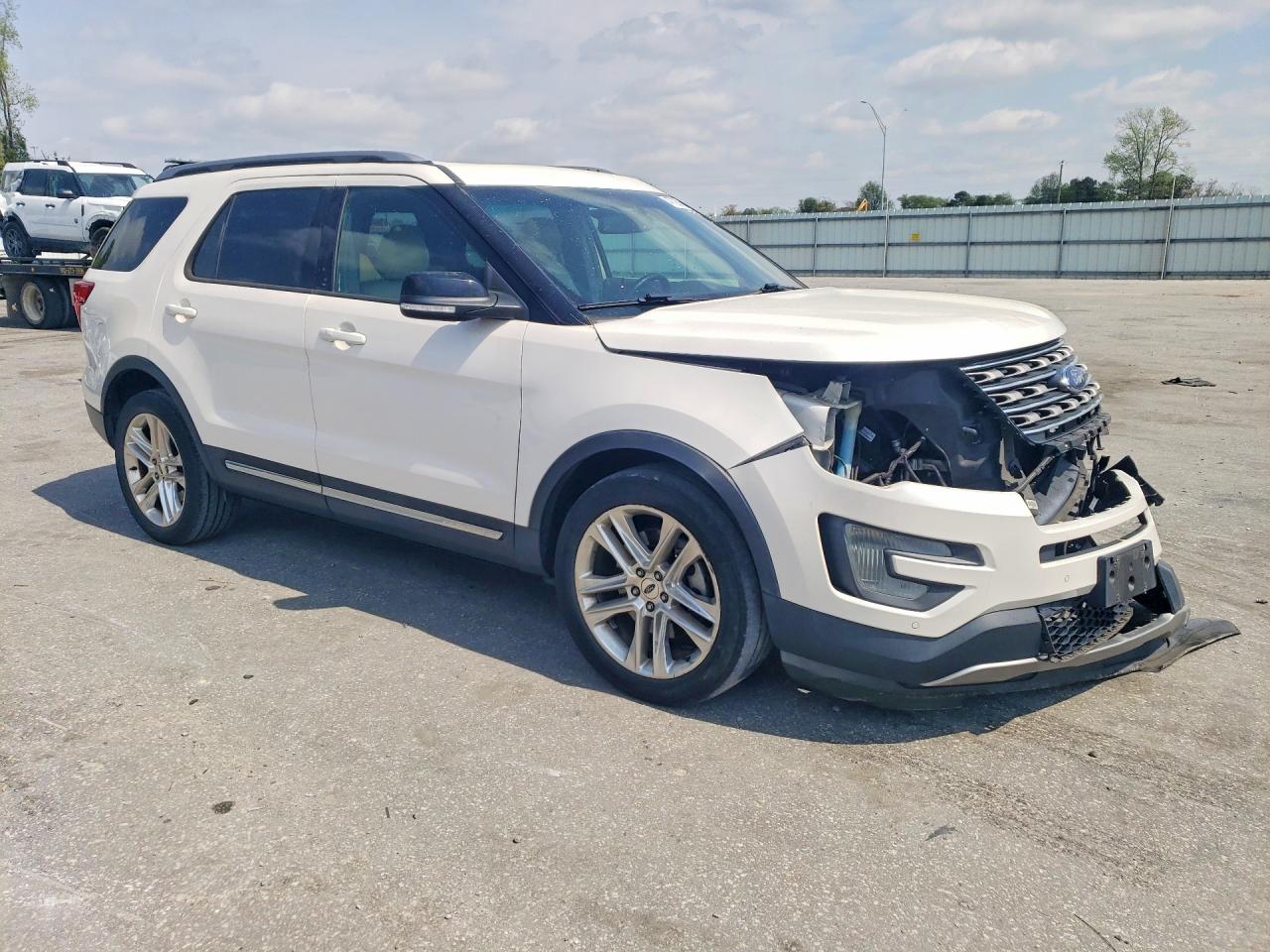 2017 FORD EXPLORER XLT photo 10