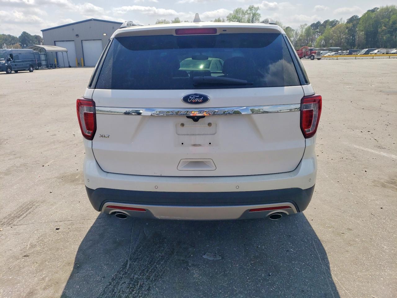 2017 FORD EXPLORER XLT photo 16