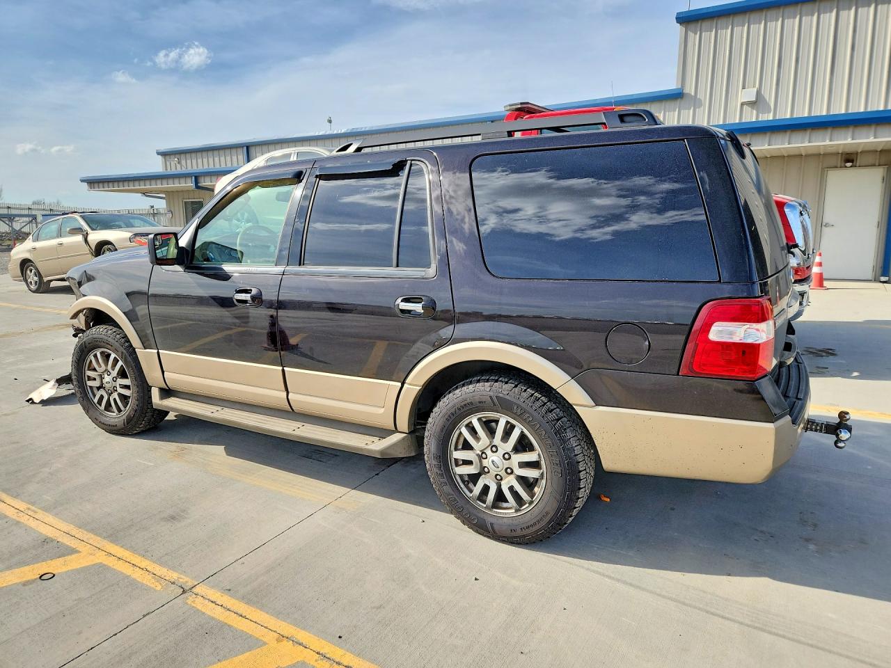 2013 FORD EXPEDITION XLT photo 3