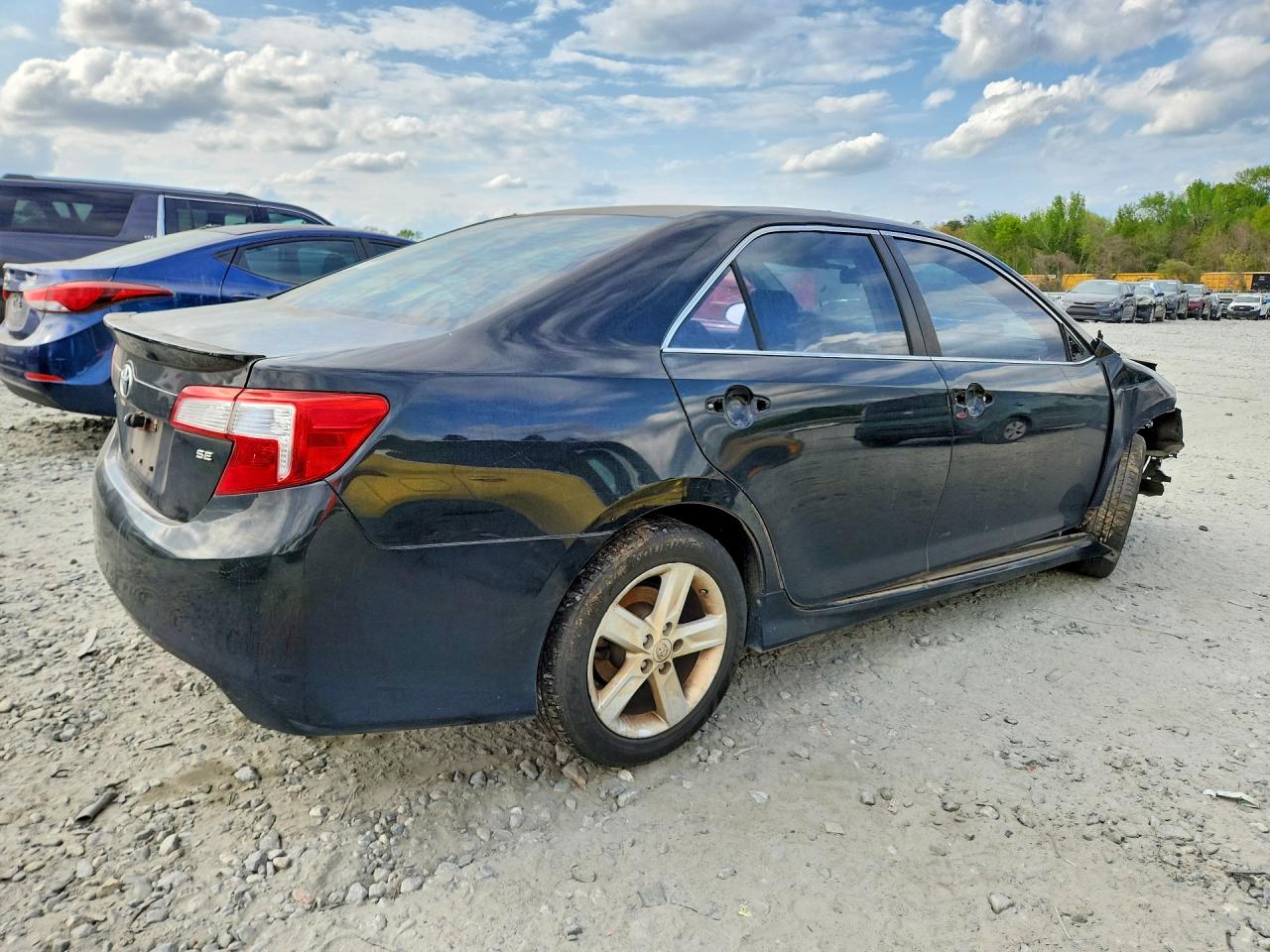 2013 TOYOTA CAMRY SE photo 5