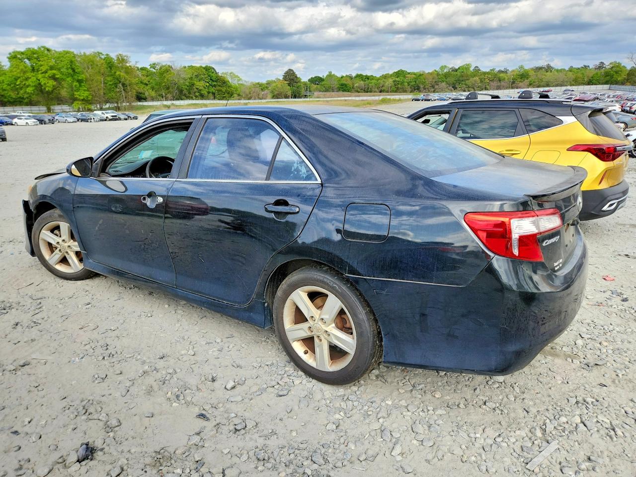 2013 TOYOTA CAMRY SE photo 3