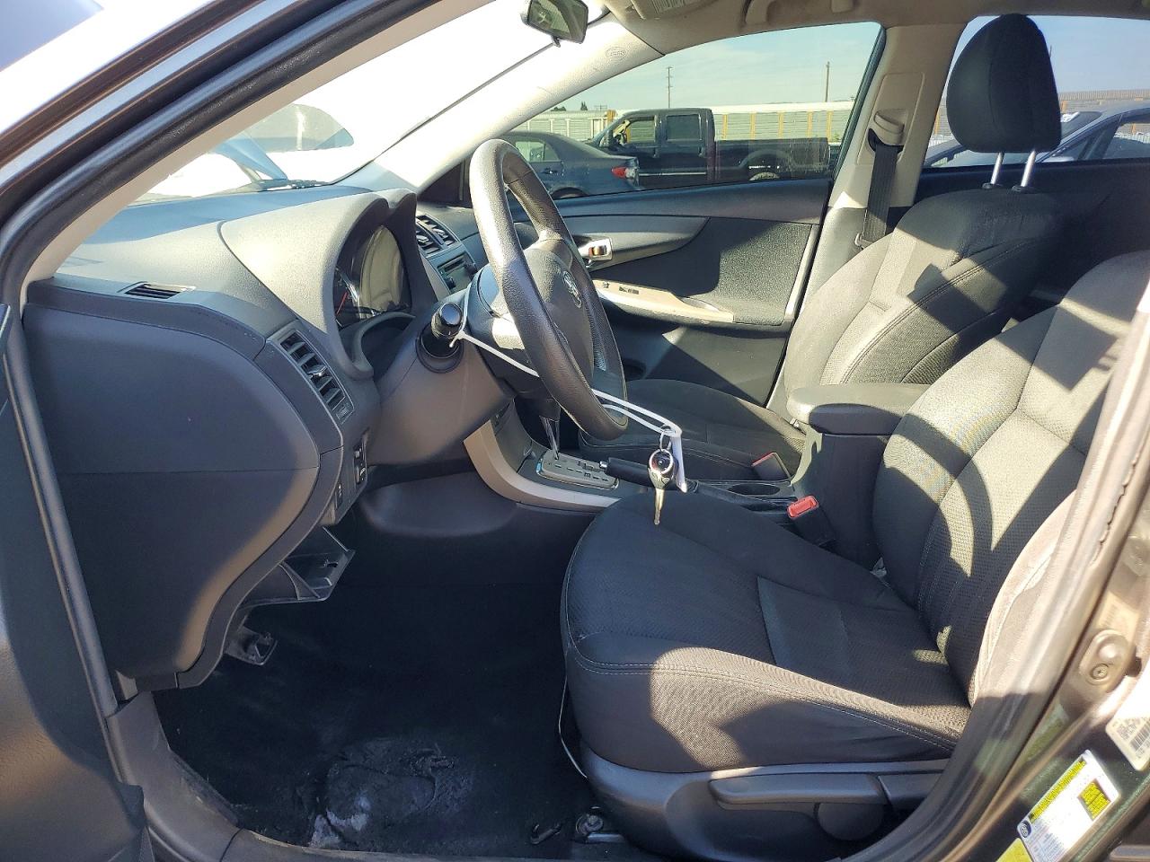 2013 TOYOTA COROLLA S photo 13
