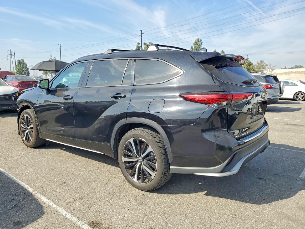 2022 TOYOTA HIGHLANDER XSE photo 3