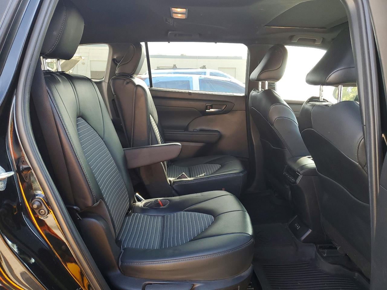 2022 TOYOTA HIGHLANDER XSE photo 21