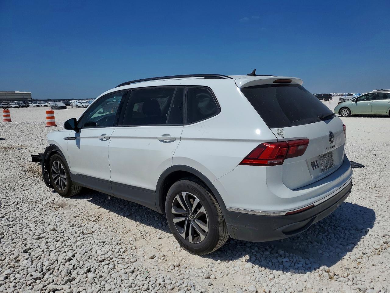 2024 VOLKSWAGEN TIGUAN S photo 3