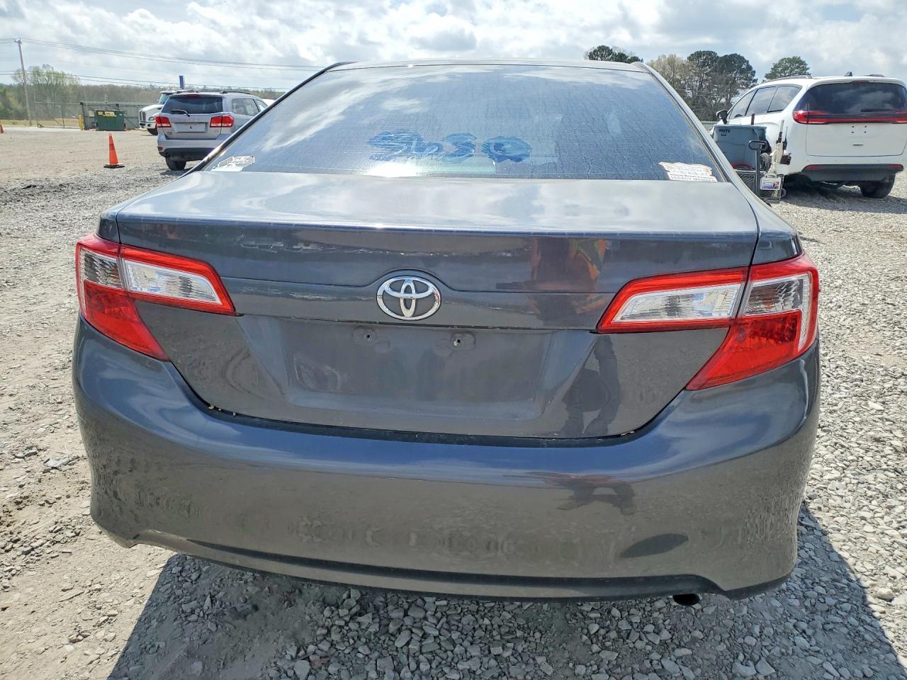 2012 TOYOTA CAMRY LE photo 11