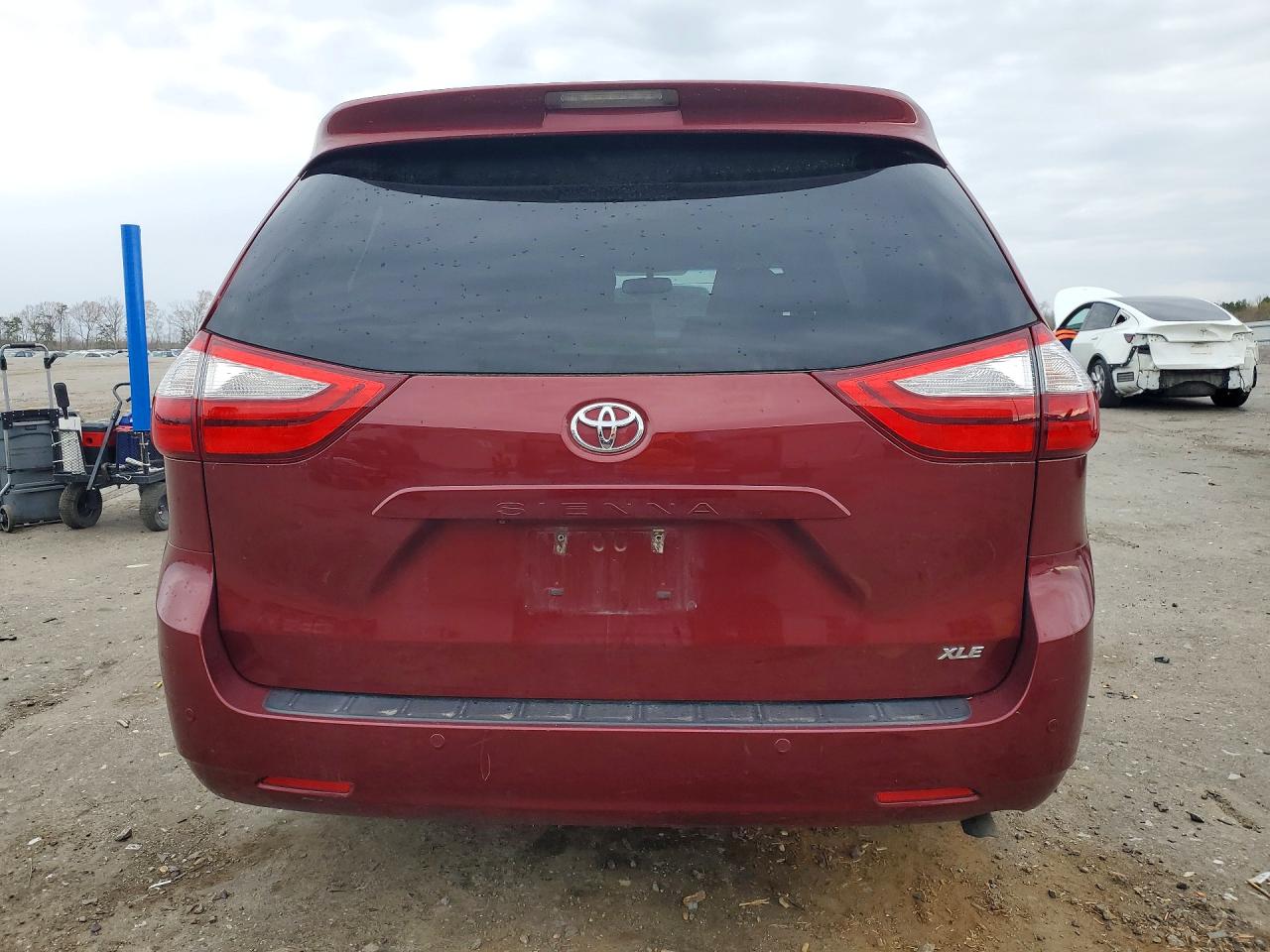 2015 TOYOTA SIENNA XLE 8-PASSENGER photo 11