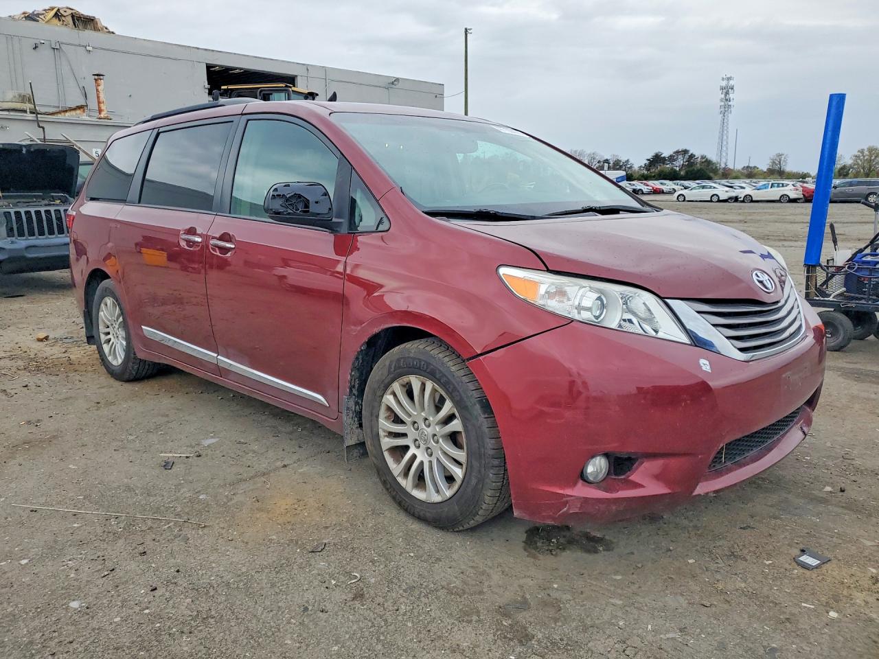 2015 TOYOTA SIENNA XLE 8-PASSENGER photo 7