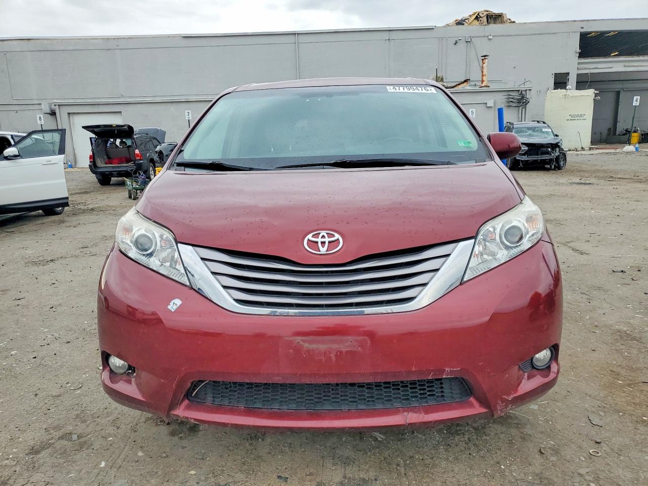 2015 TOYOTA SIENNA XLE 8-PASSENGER photo 9