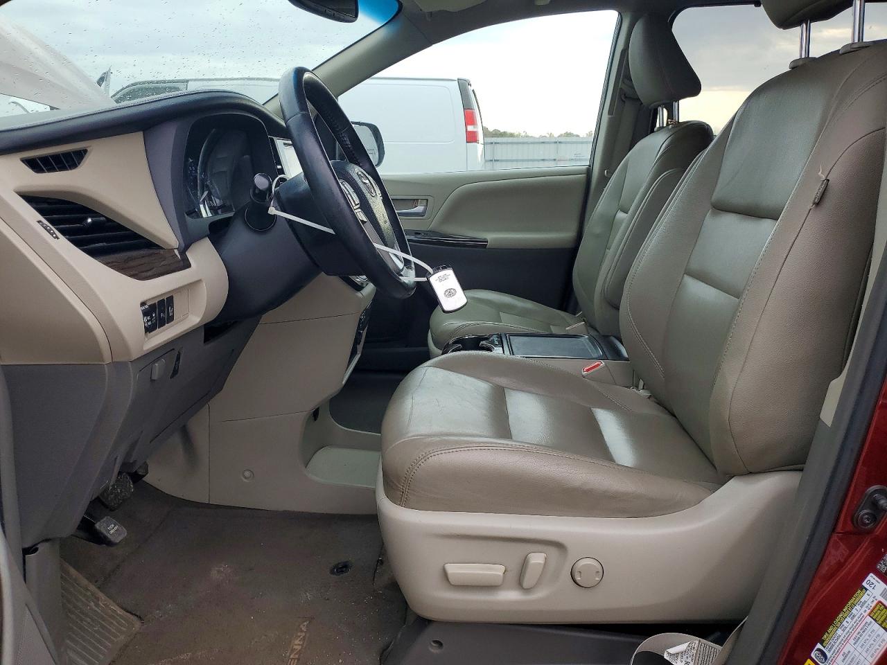 2015 TOYOTA SIENNA XLE 8-PASSENGER photo 13