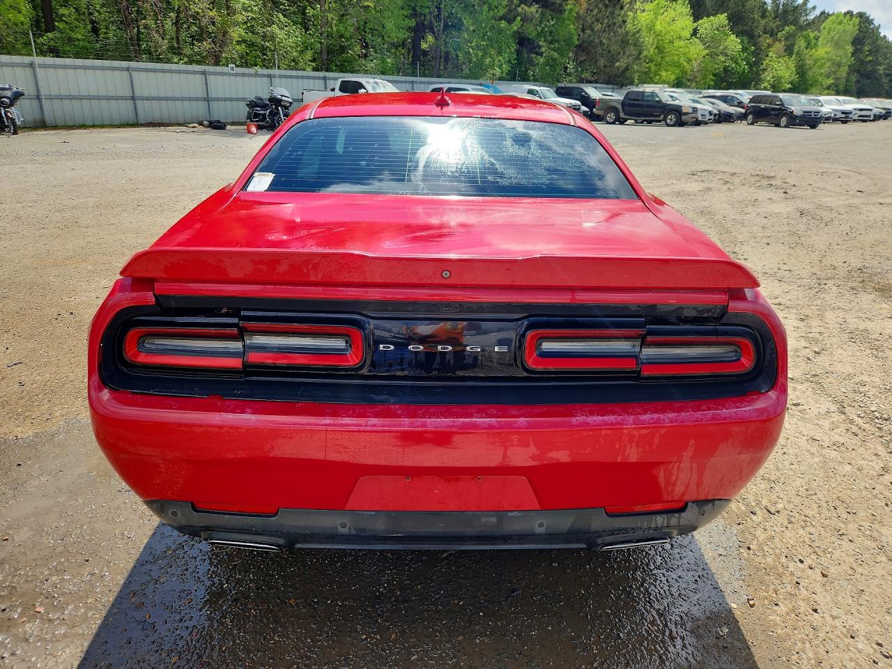 2016 DODGE CHALLENGER SXT photo 11