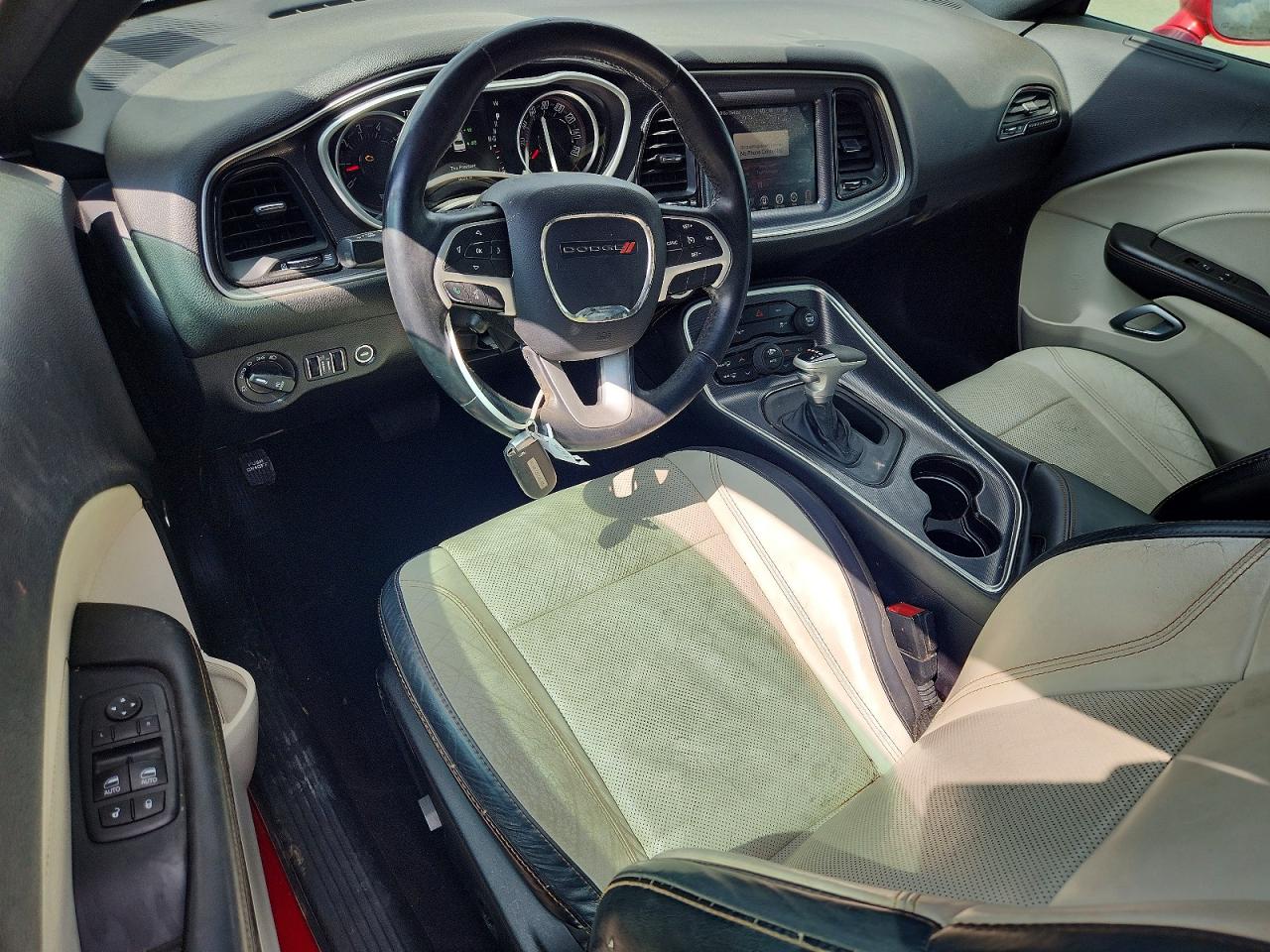 2016 DODGE CHALLENGER SXT photo 15
