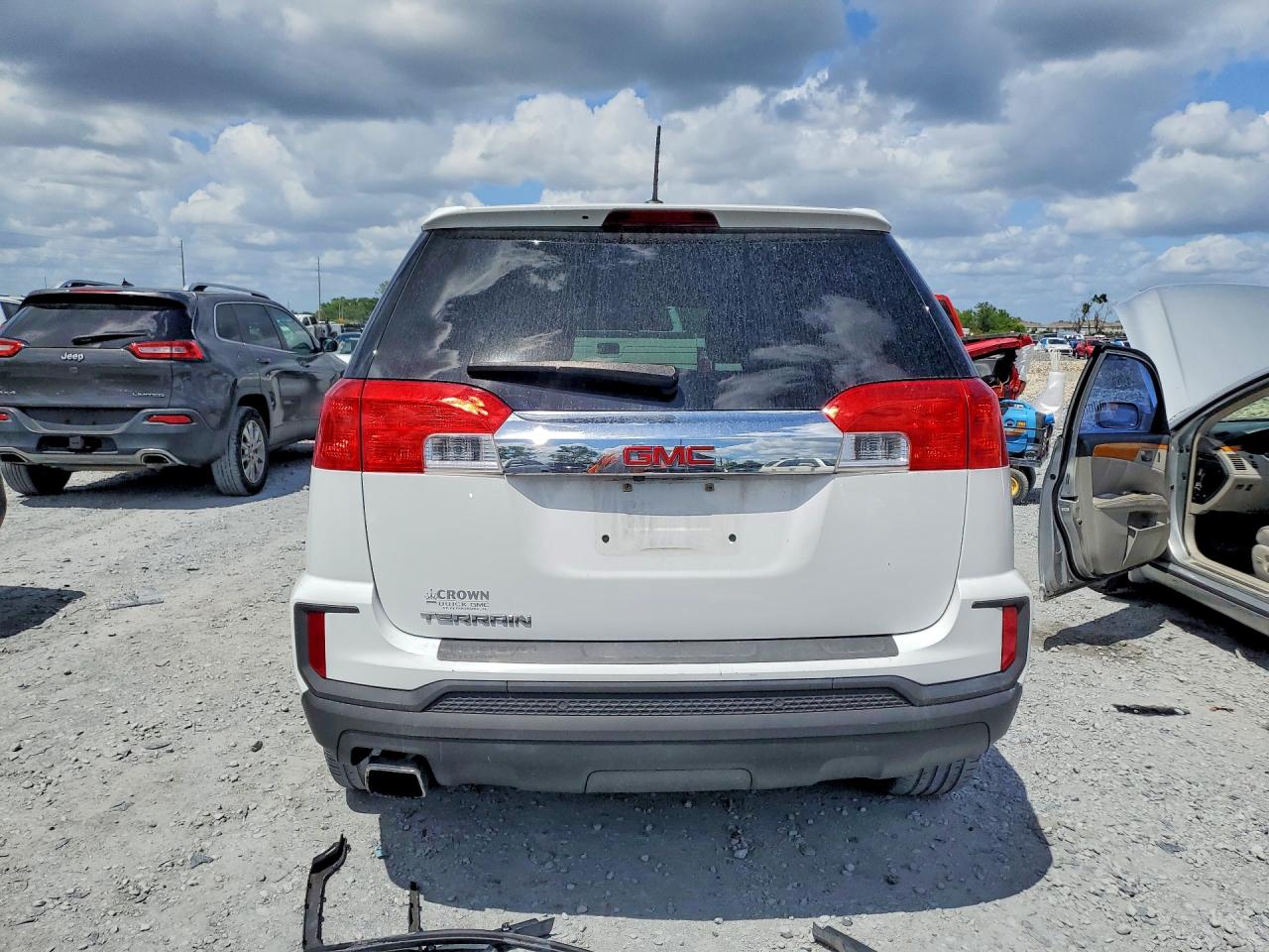 2017 GMC TERRAIN SLE photo 11