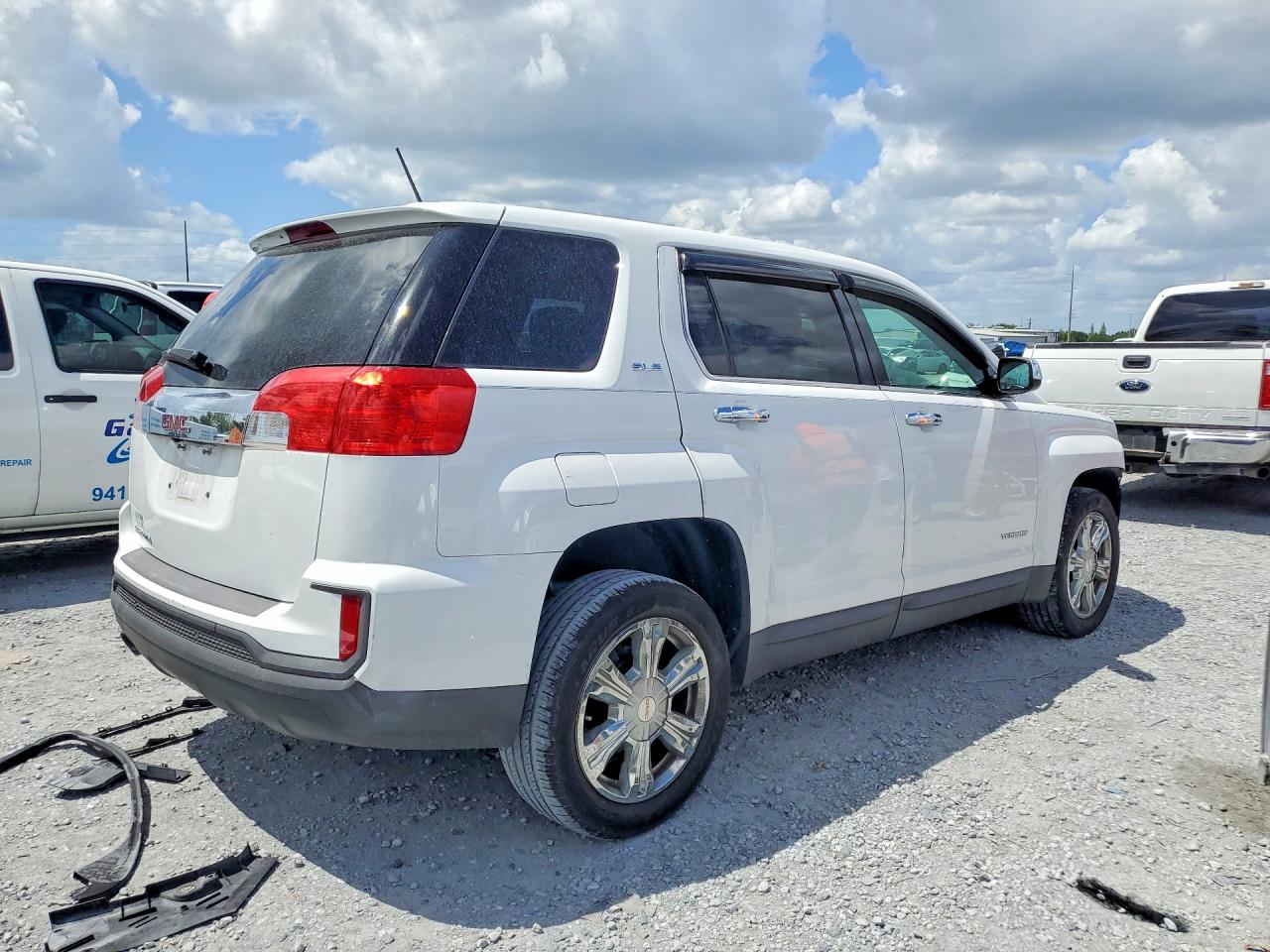 2017 GMC TERRAIN SLE photo 5