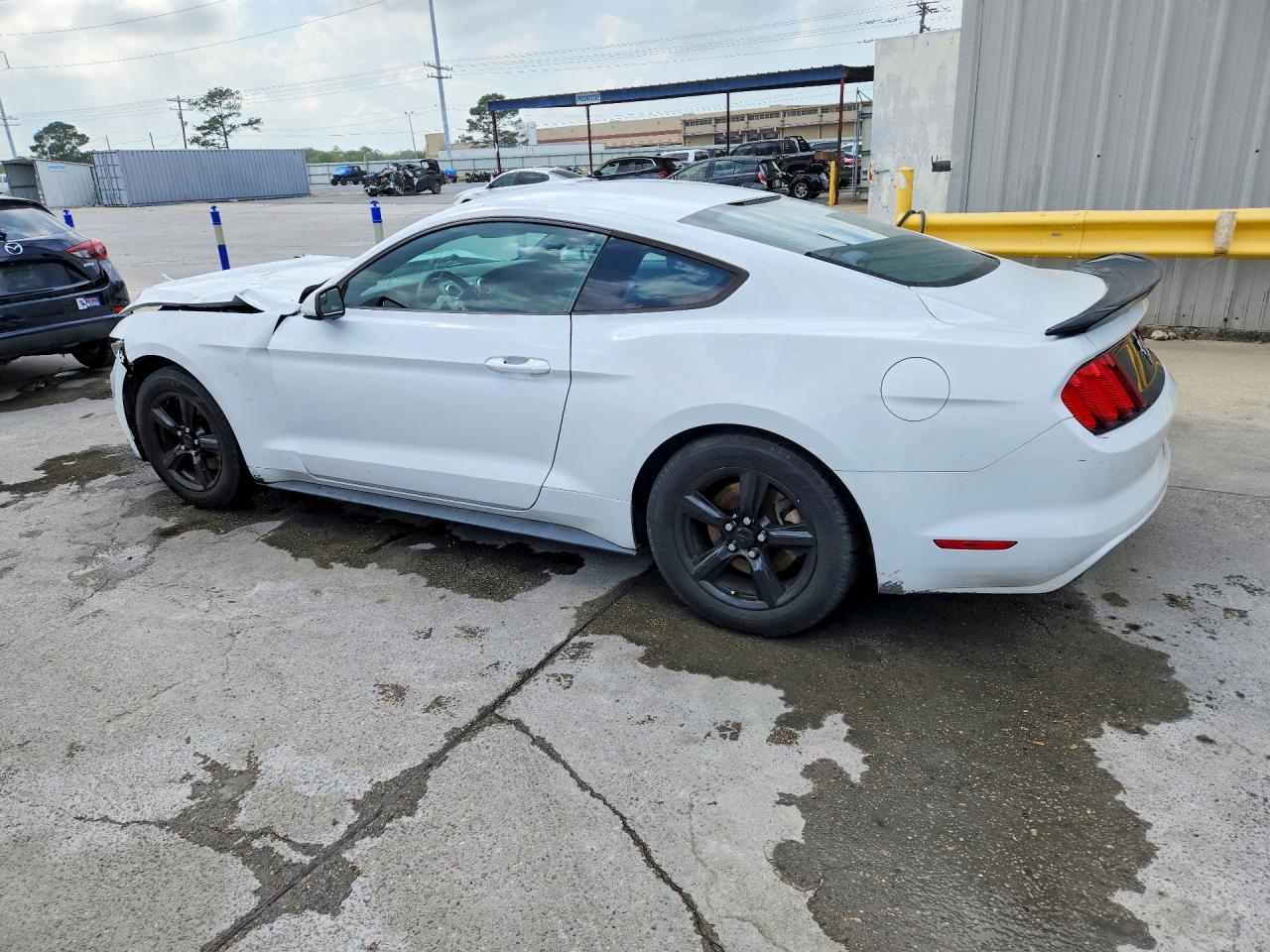 2017 FORD MUSTANG photo 2