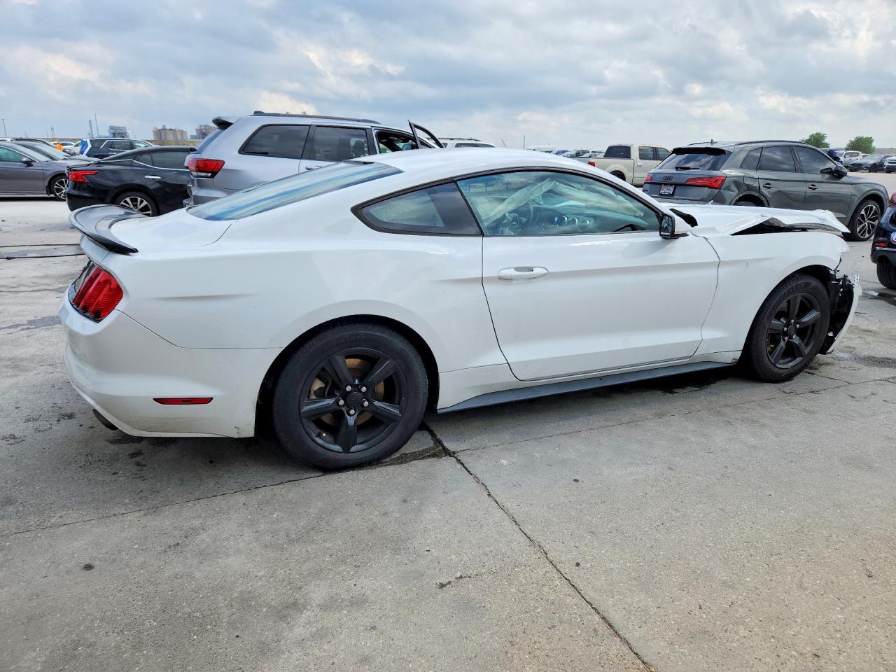2017 FORD MUSTANG photo 3