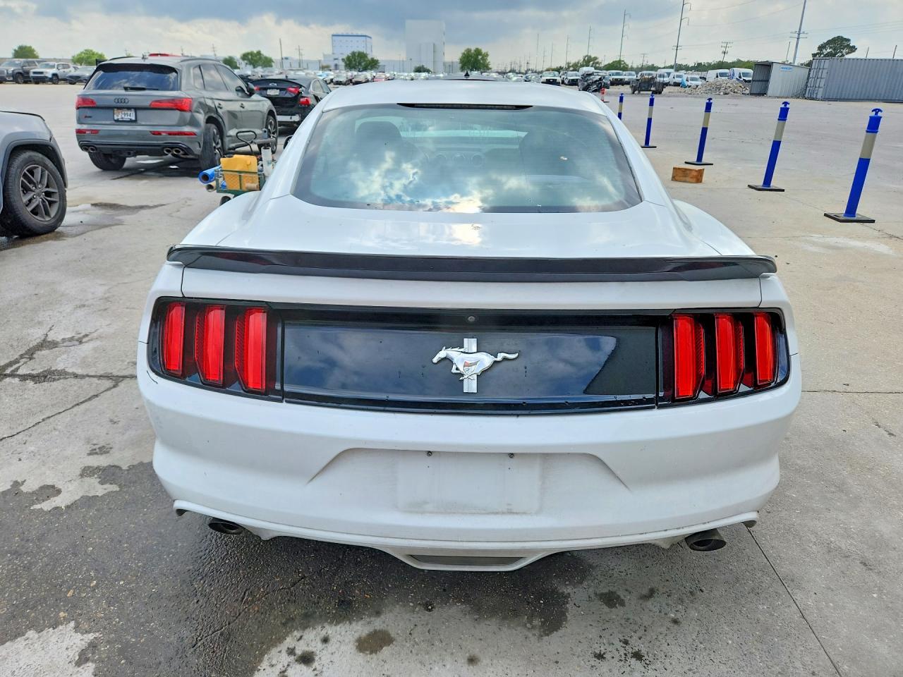2017 FORD MUSTANG photo 6