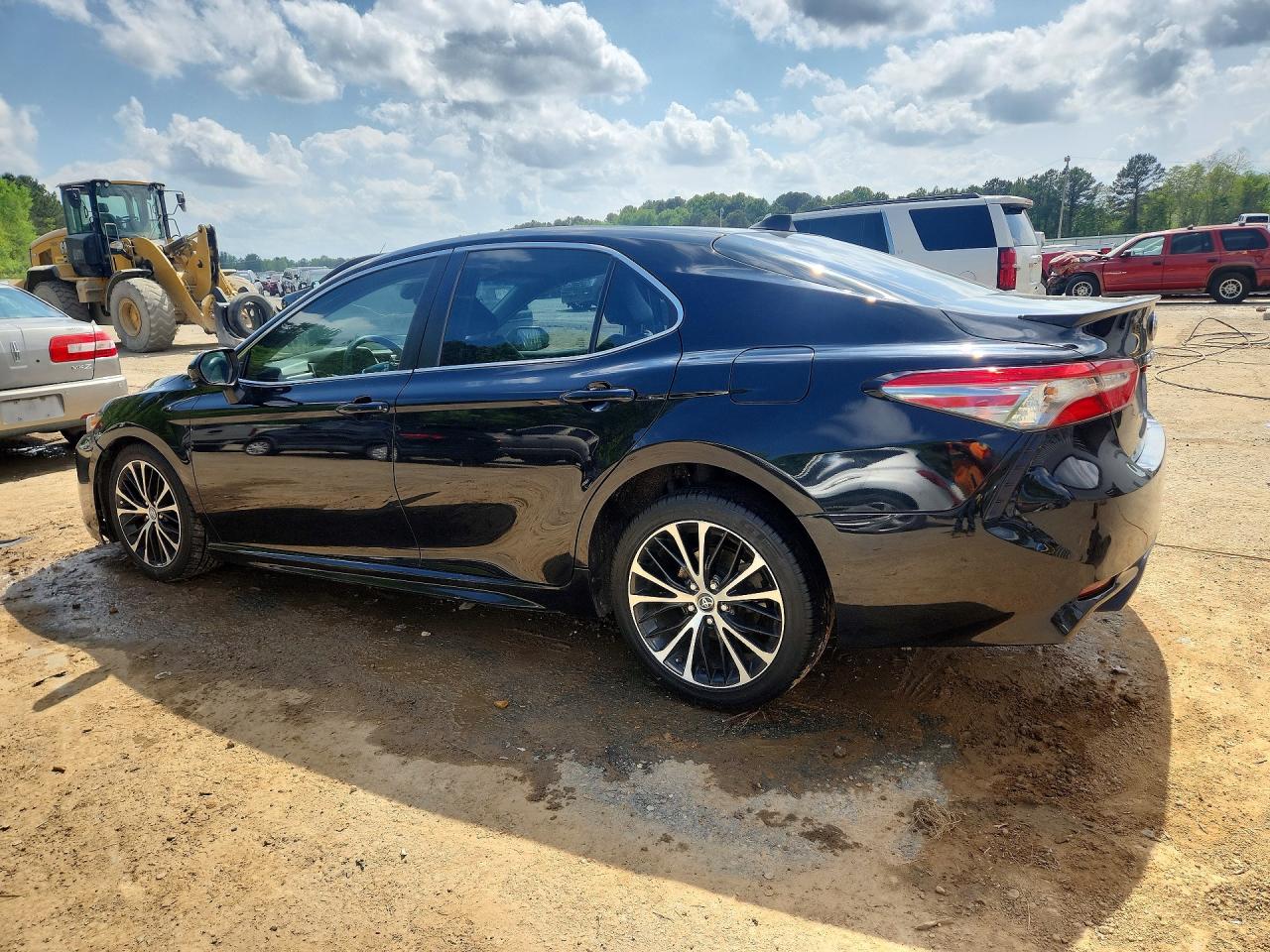 2018 TOYOTA CAMRY SE photo 4