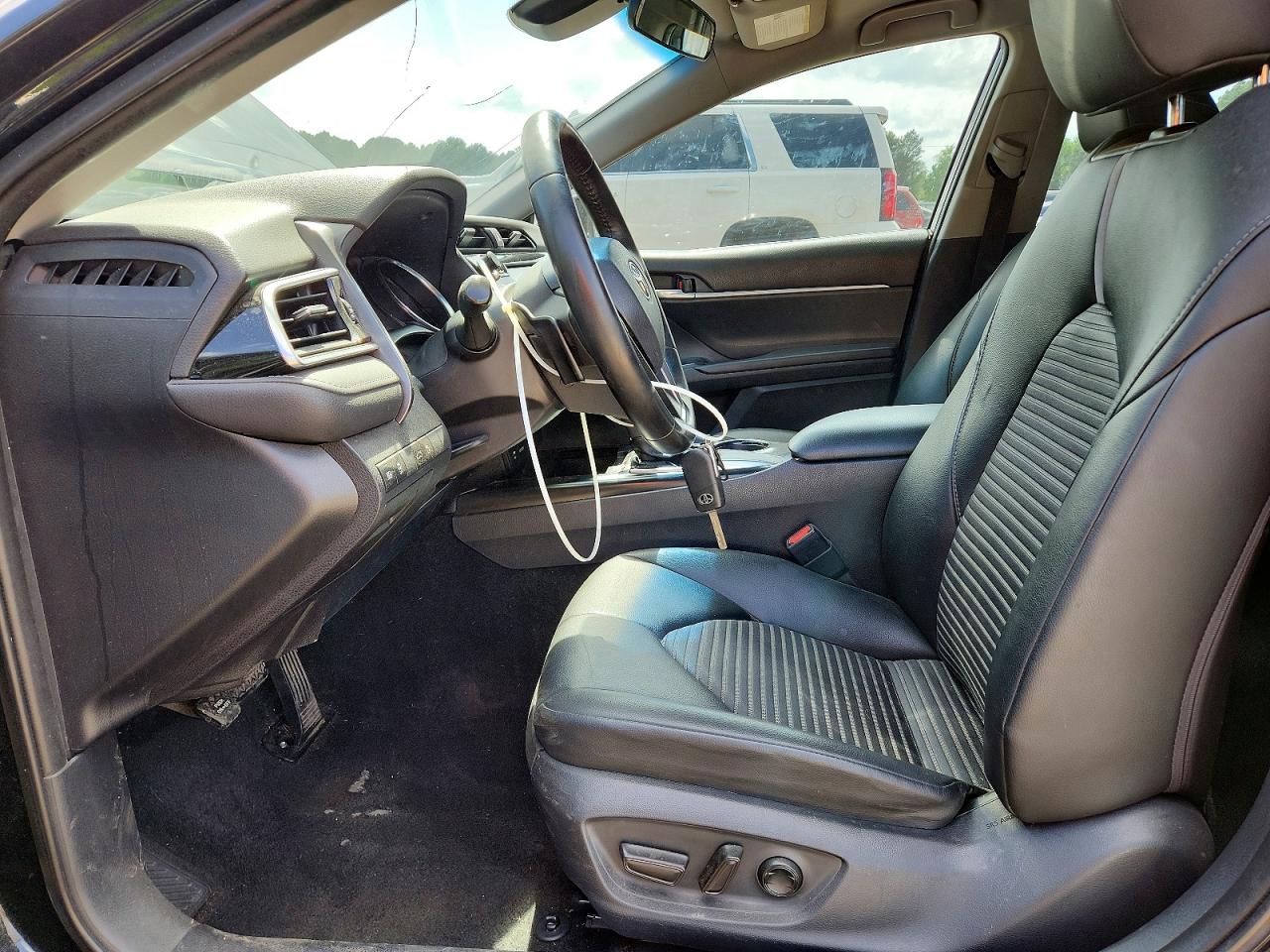 2018 TOYOTA CAMRY SE photo 19