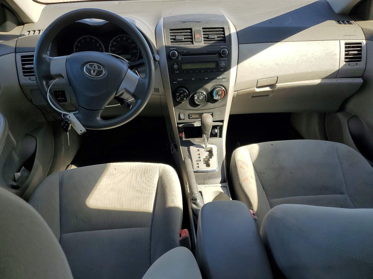2010 TOYOTA COROLLA LE photo 15