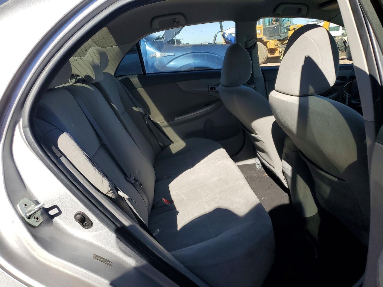 2010 TOYOTA COROLLA LE photo 19