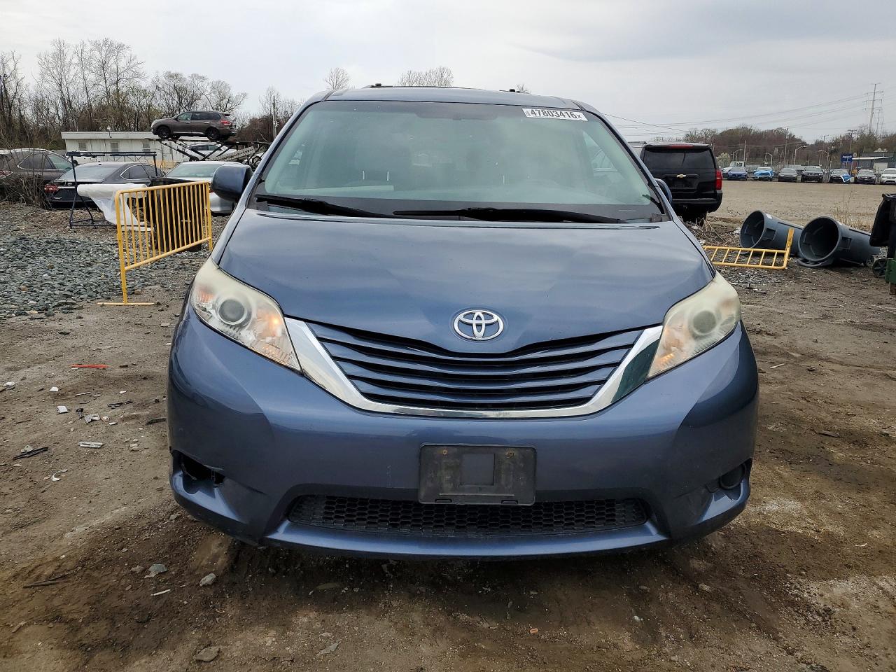 2015 TOYOTA SIENNA LE 7-PASSENGER photo 9
