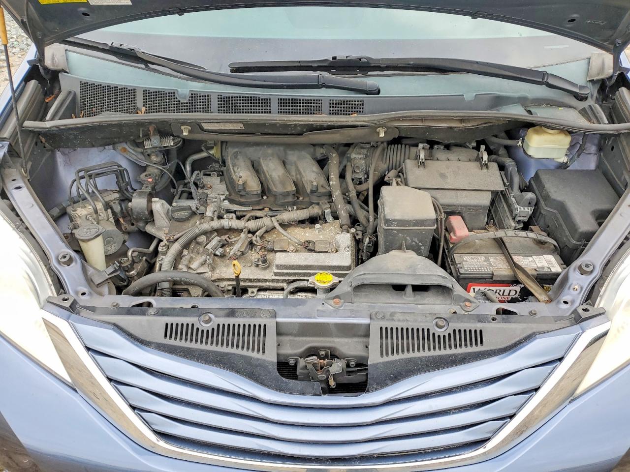 2015 TOYOTA SIENNA LE 7-PASSENGER photo 21