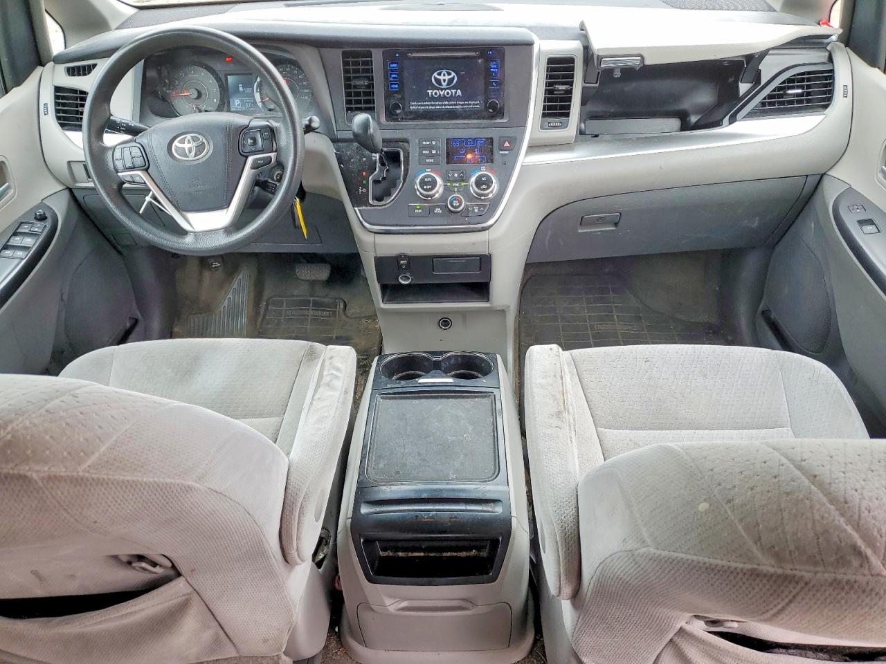 2015 TOYOTA SIENNA LE 7-PASSENGER photo 15