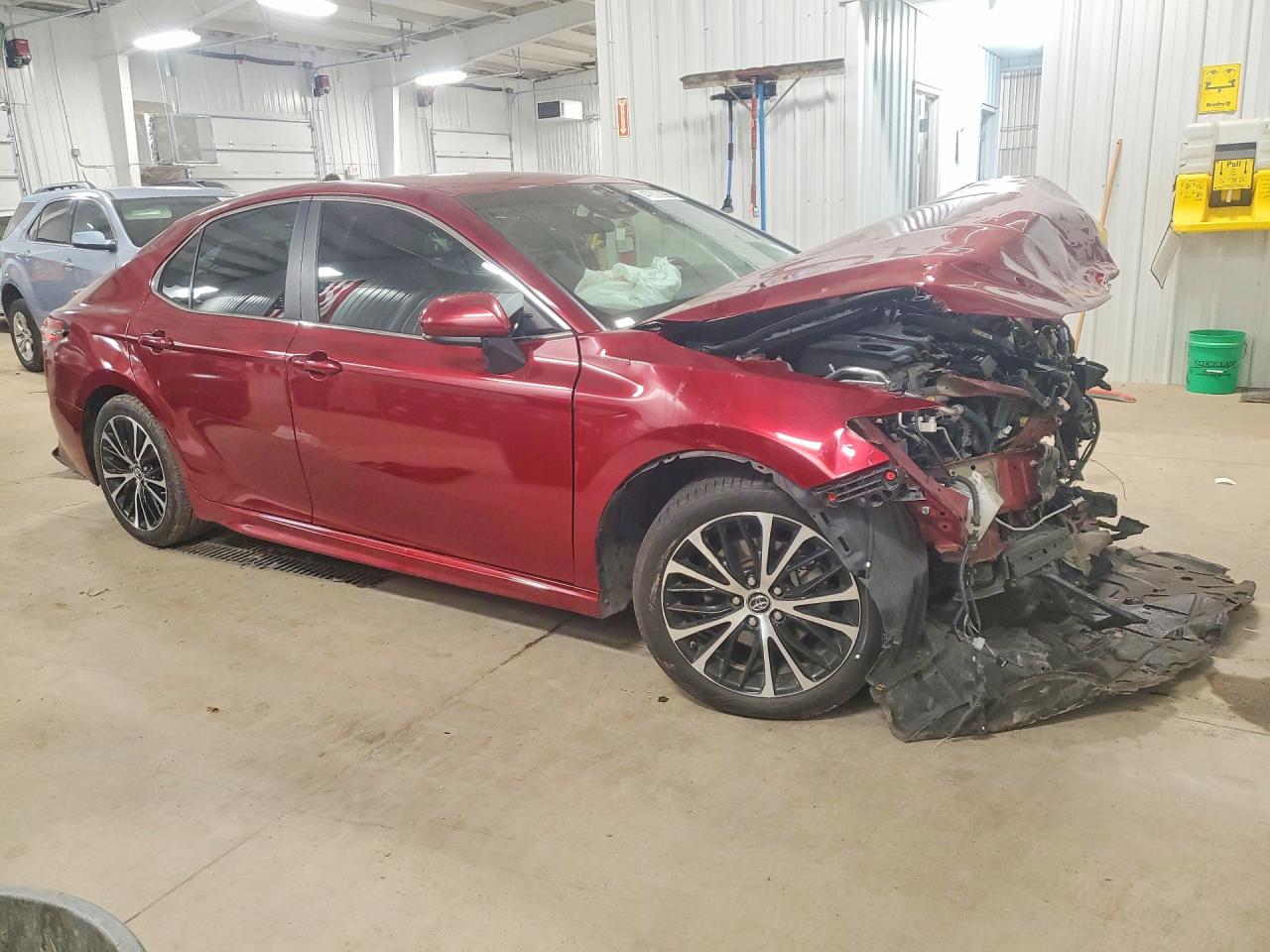 2018 TOYOTA CAMRY SE photo 4