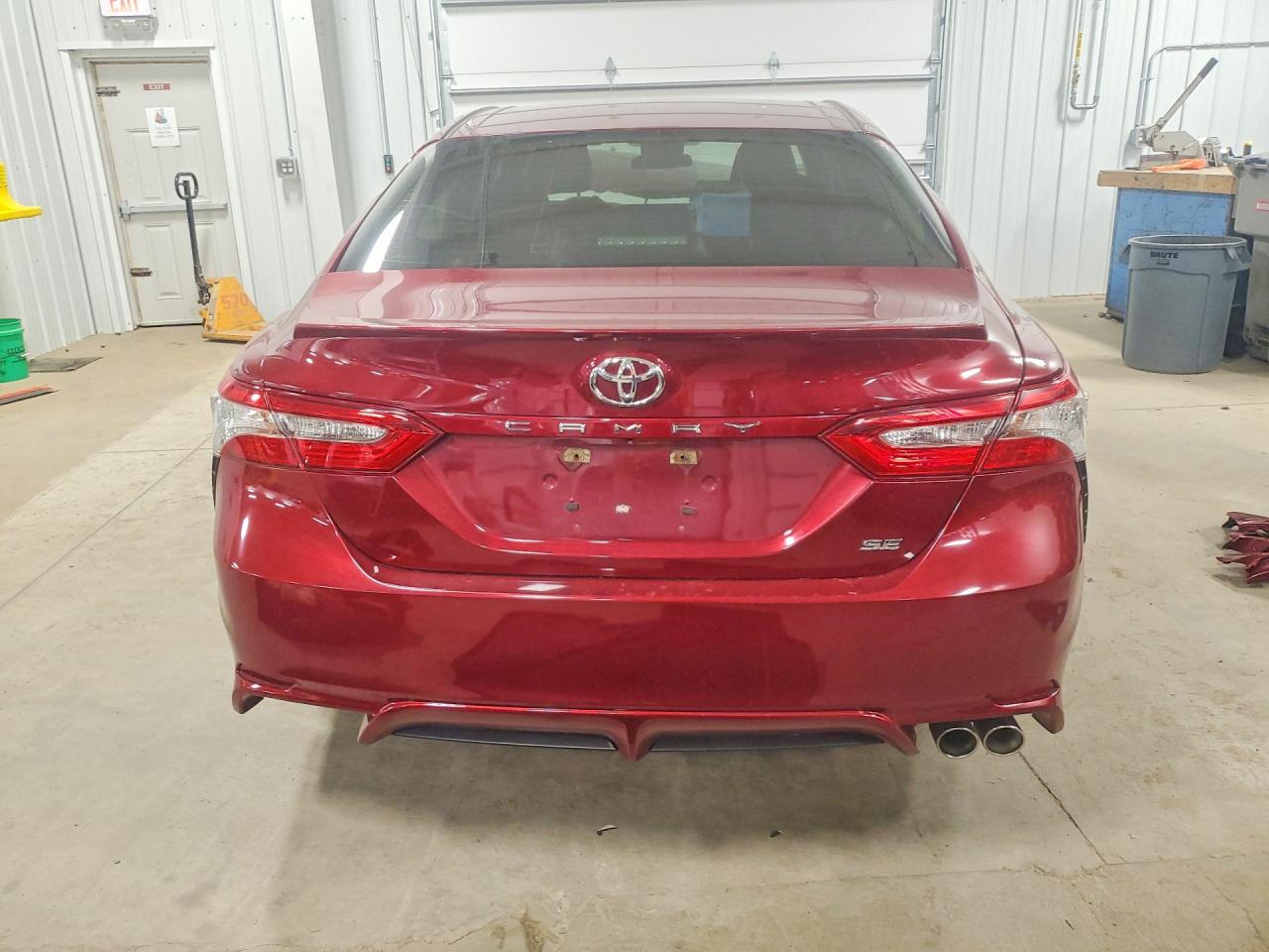 2018 TOYOTA CAMRY SE photo 6