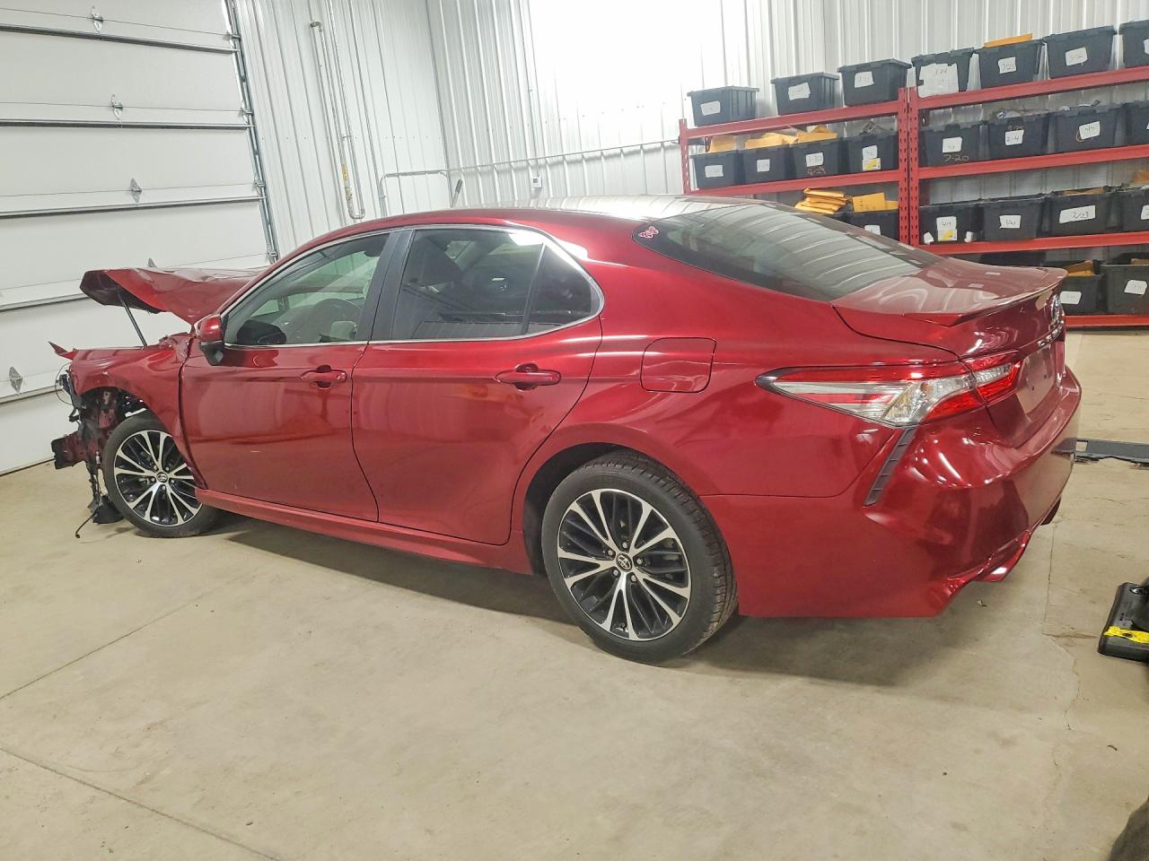2018 TOYOTA CAMRY SE photo 2