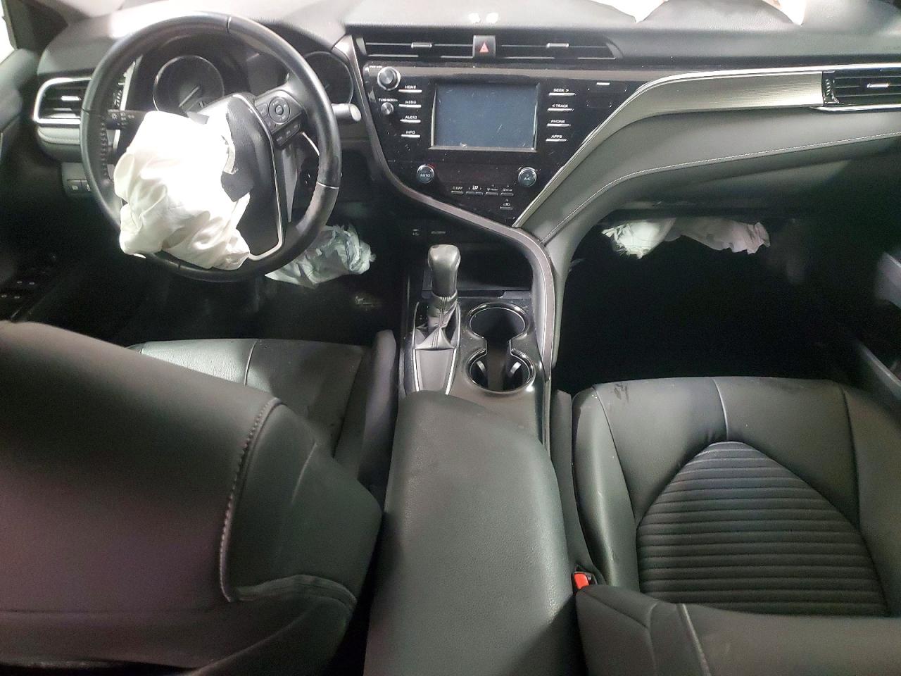2018 TOYOTA CAMRY SE photo 8