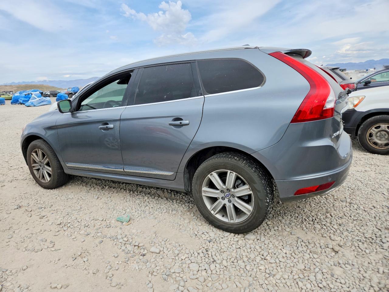 2016 VOLVO XC60 T6 PLATINUM photo 2