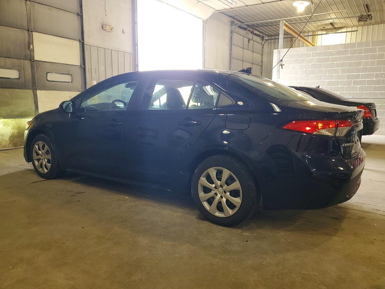 2022 TOYOTA COROLLA LE photo 2