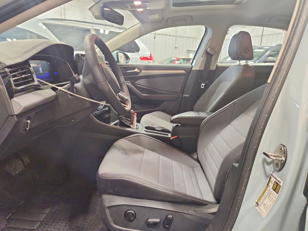 2025 VOLKSWAGEN JETTA SE photo 13