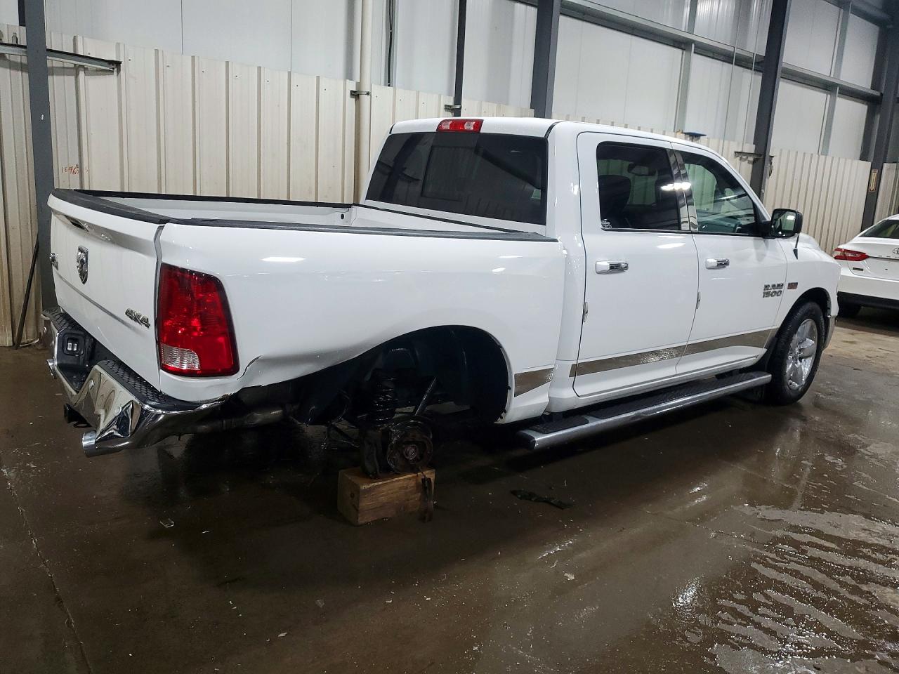 2018 RAM 1500 SLT photo 3