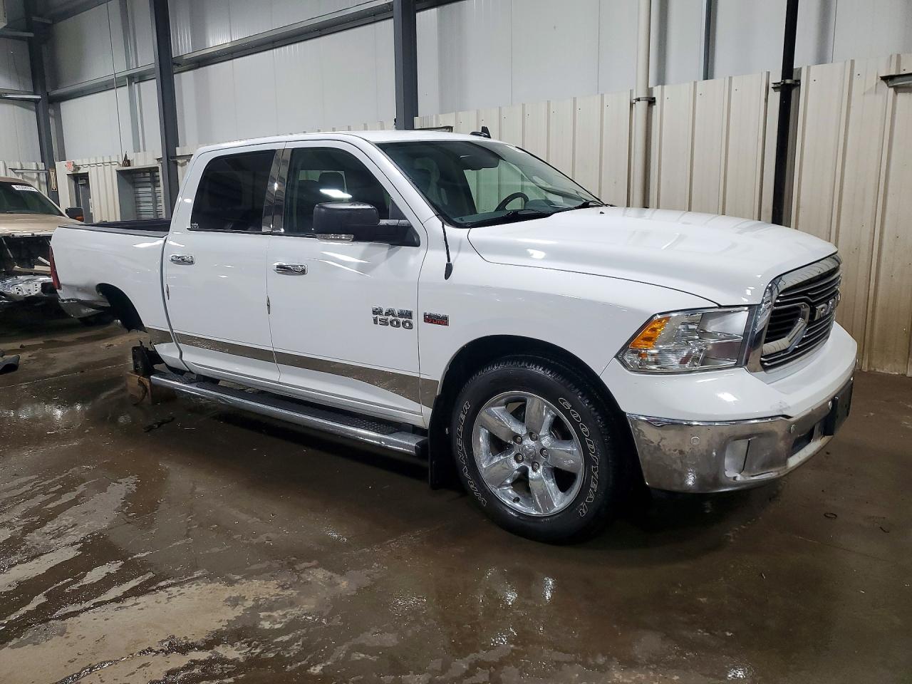 2018 RAM 1500 SLT photo 4