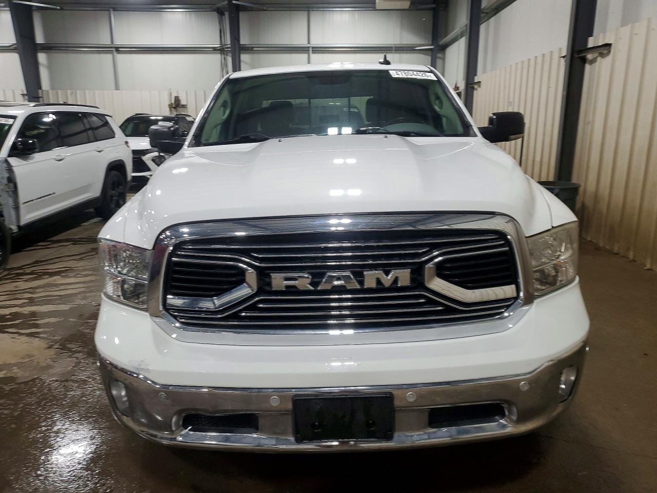 2018 RAM 1500 SLT photo 5