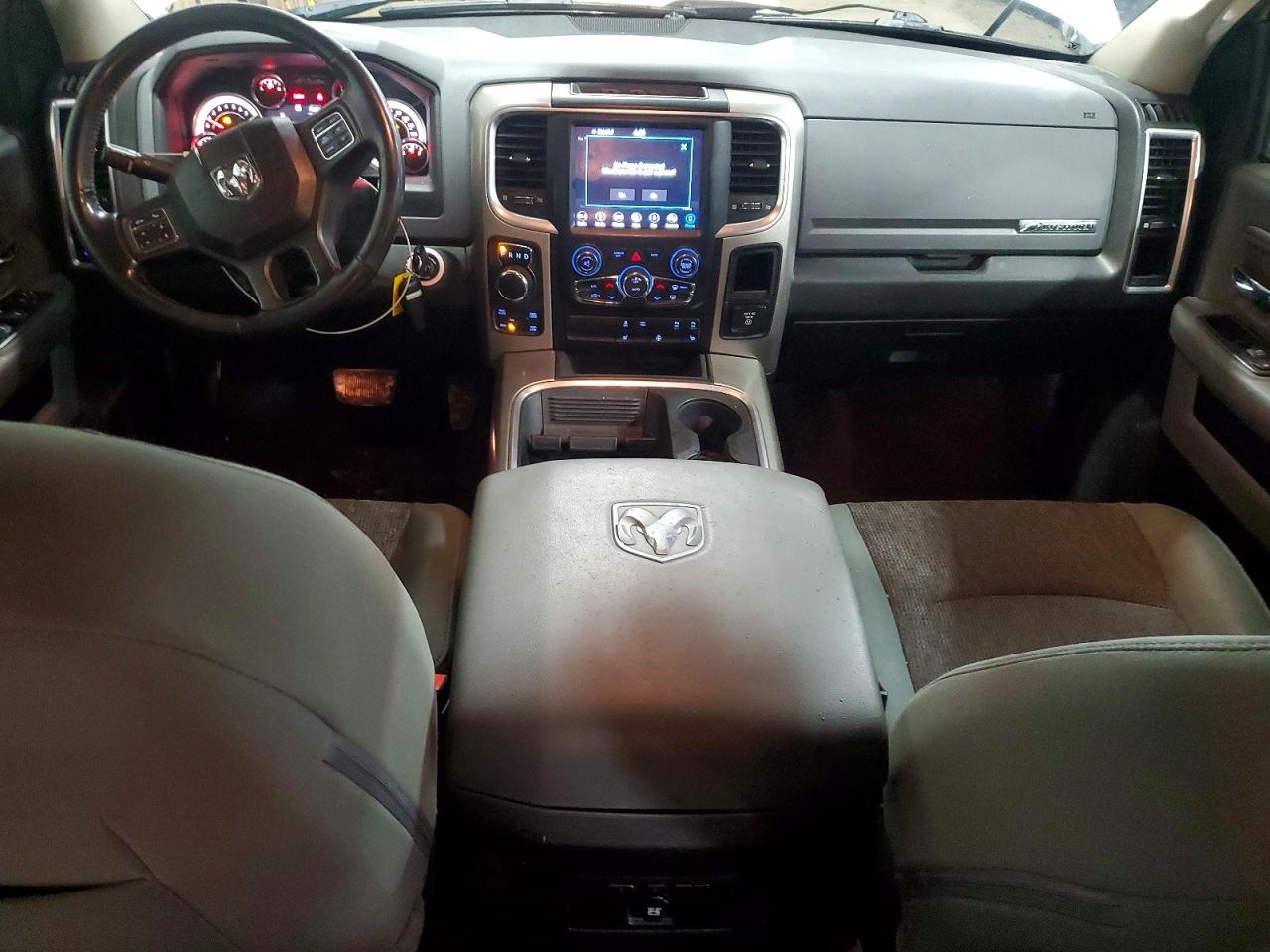 2018 RAM 1500 SLT photo 8