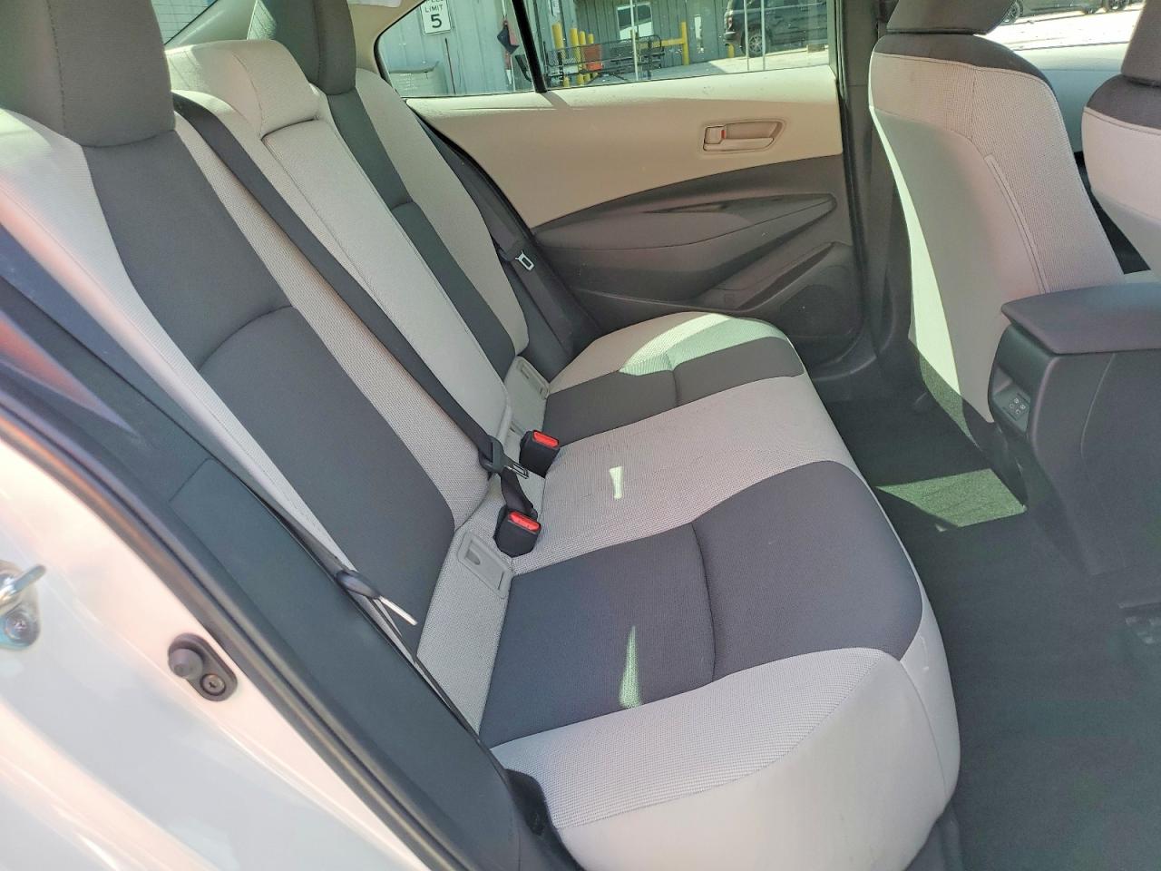 2023 TOYOTA COROLLA LE photo 28