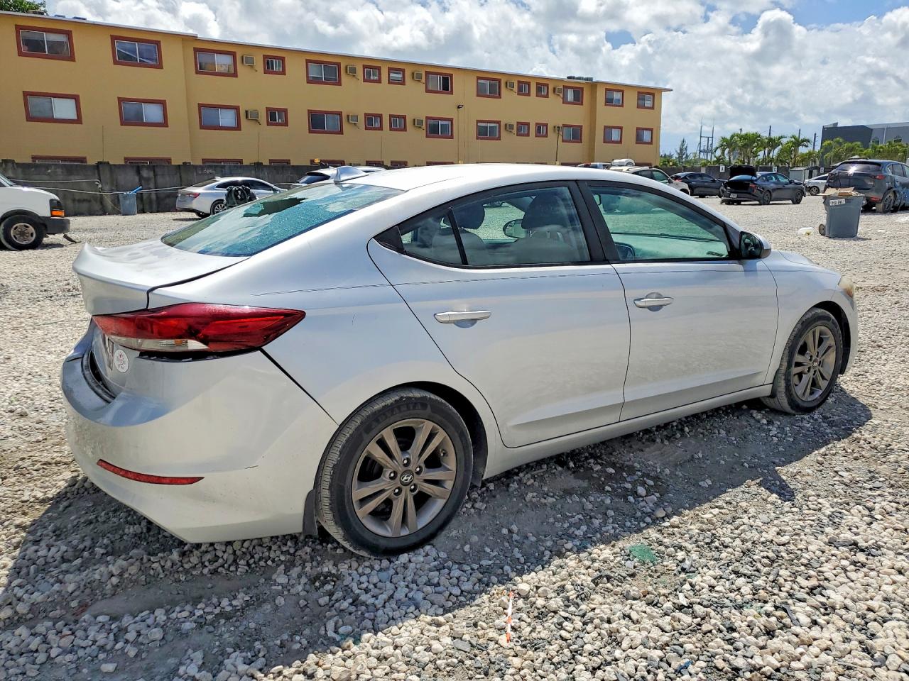 2017 HYUNDAI ELANTRA SE photo 5