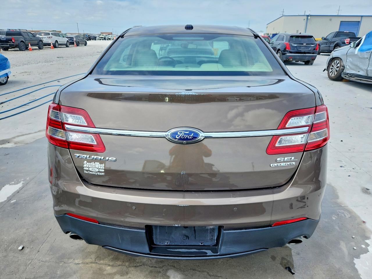 2015 FORD TAURUS SEL photo 16