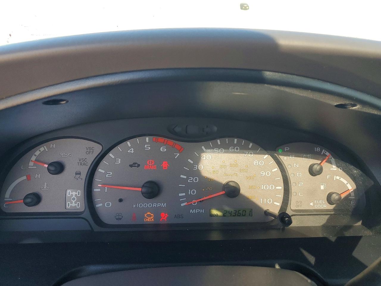 2001 TOYOTA SEQUOIA SR5 photo 25