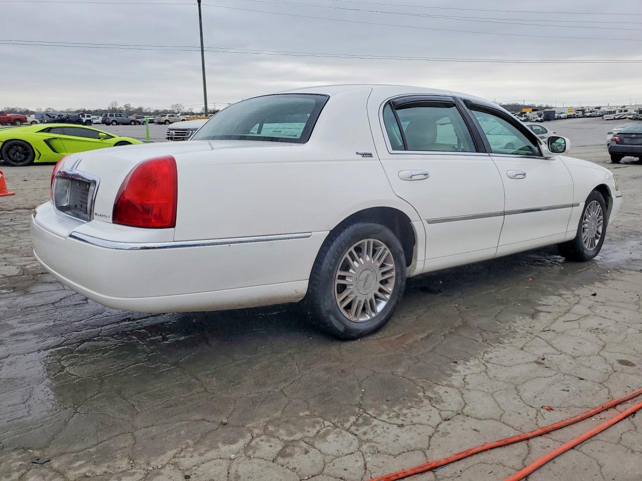2006 LINCOLN TOWN CAR SIGNATURE LIMITED photo 5